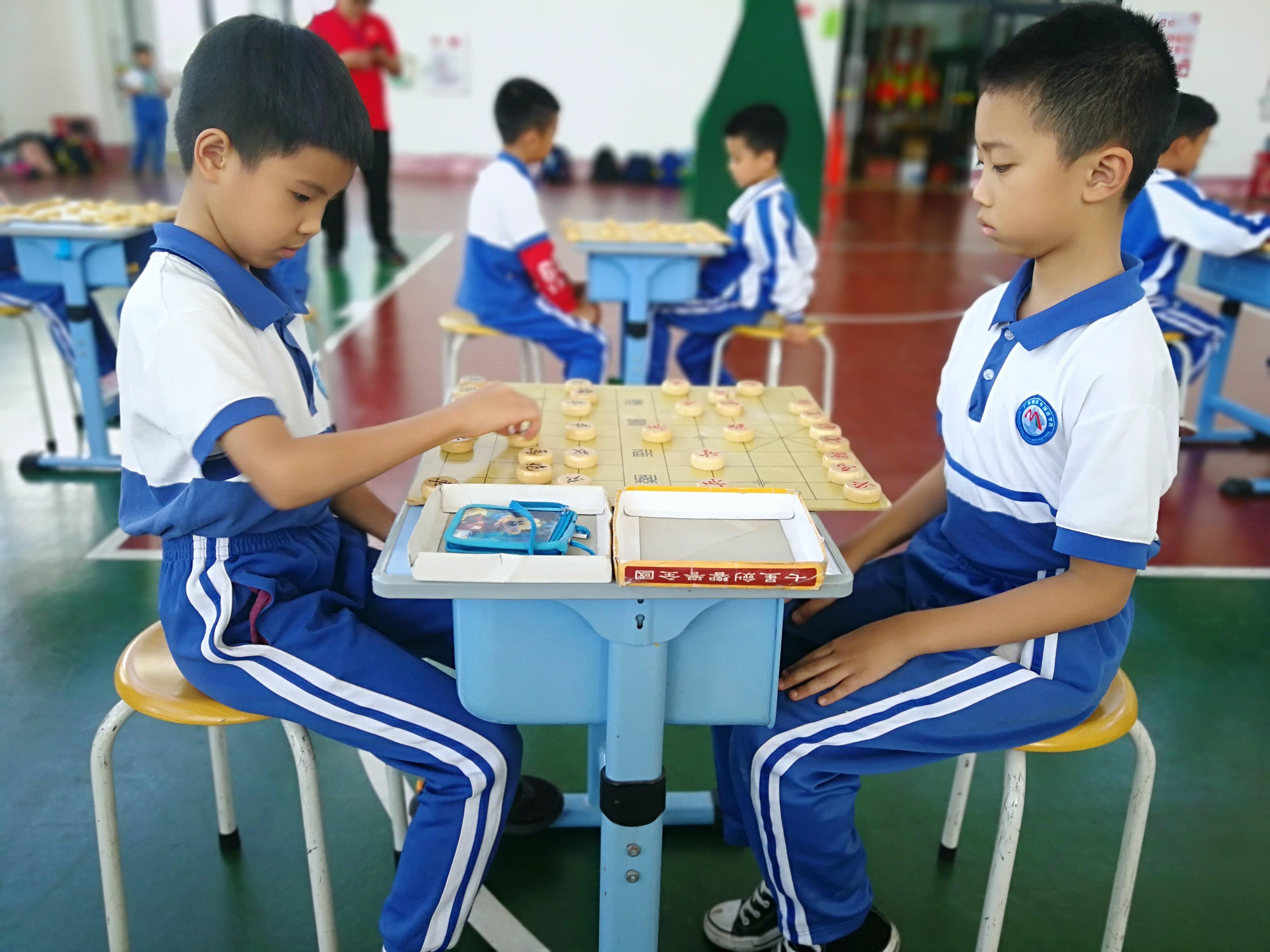 激烈竞技,技战术博弈,篮球比赛流光溢彩 激烈竞技,技战术博弈,篮球比赛流光溢彩