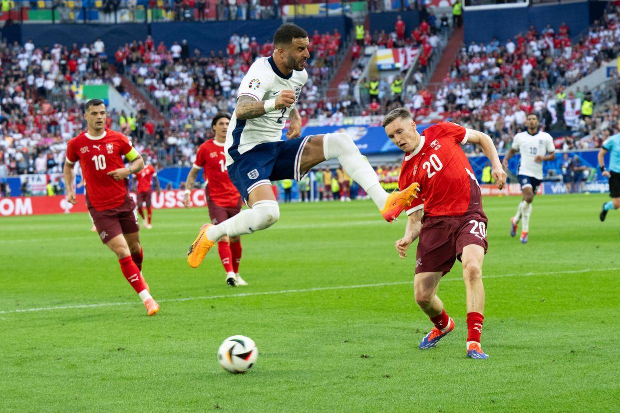 英格兰队发挥稳定，轻松晋级欧洲杯淘汰赛