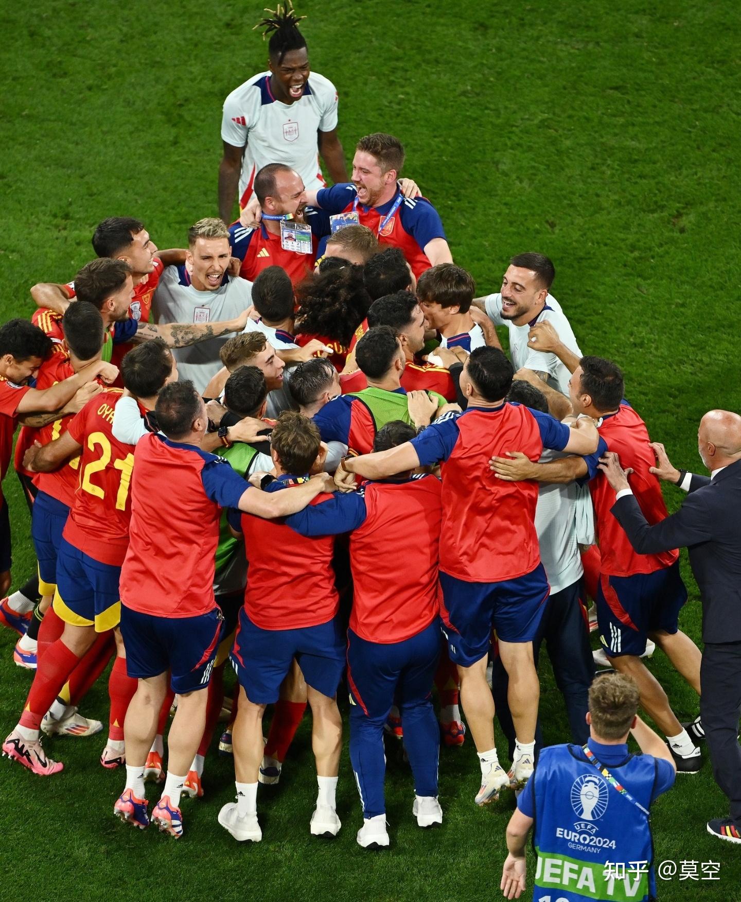 西班牙队在激烈比拼中获胜,晋级欧联杯四分之一决赛 西班牙队在激烈比拼中获胜,晋级欧联杯四分之一决赛