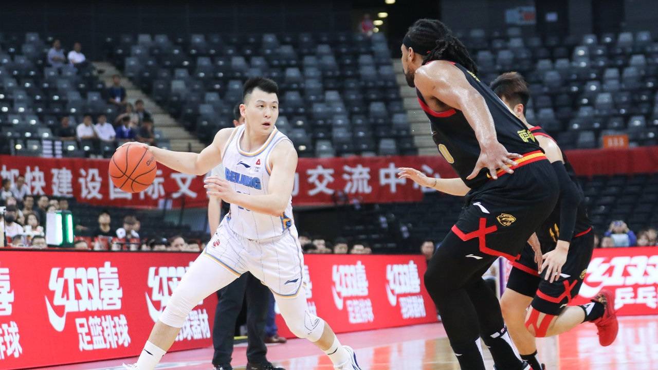 吉林男篮爆发火爆,赢得喝彩 吉林男篮爆发火爆,赢得喝彩