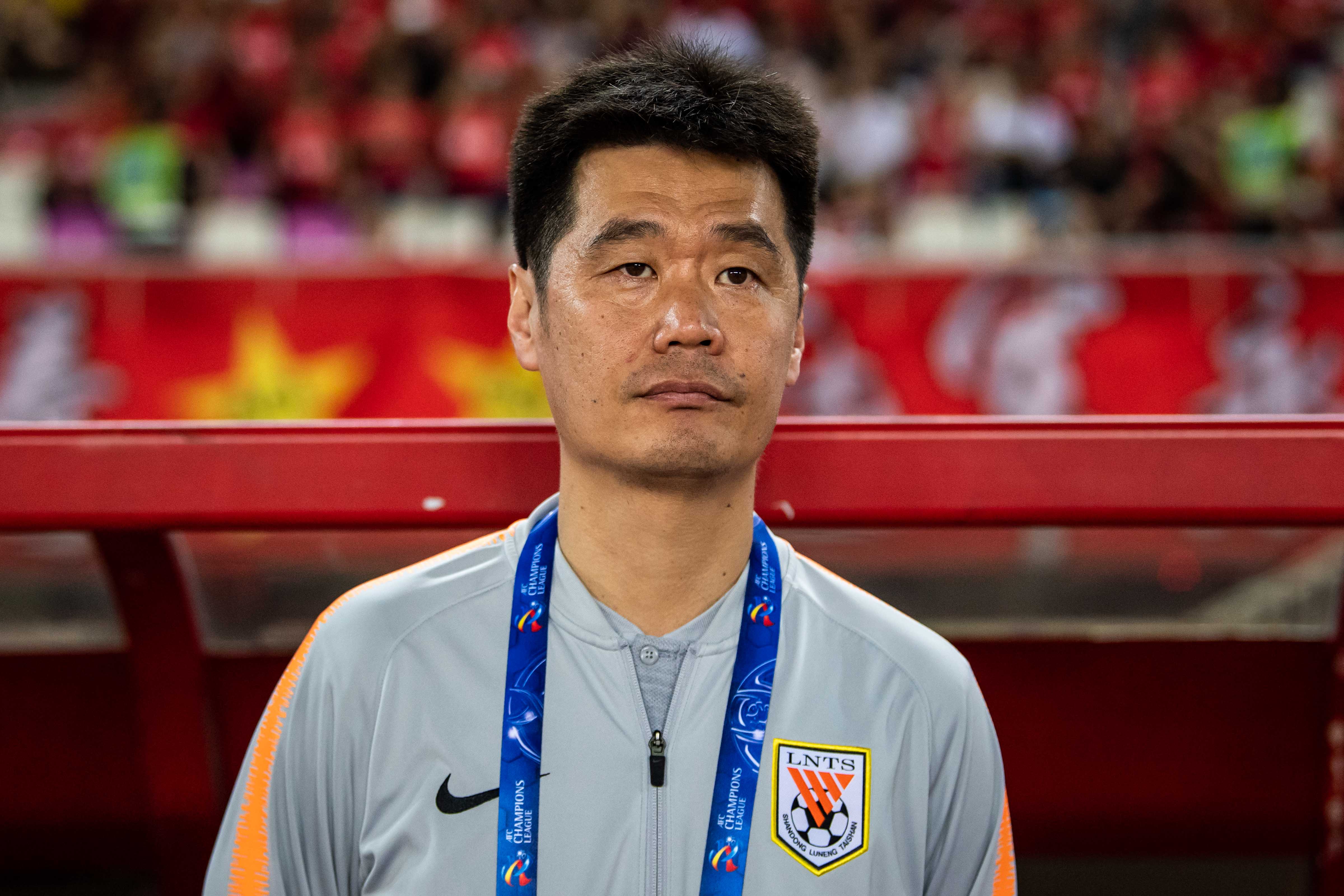 重庆力帆新主帅李霄鹏率队备战昆明主场比赛 重庆力帆新主帅李霄鹏率队备战昆明主场比赛