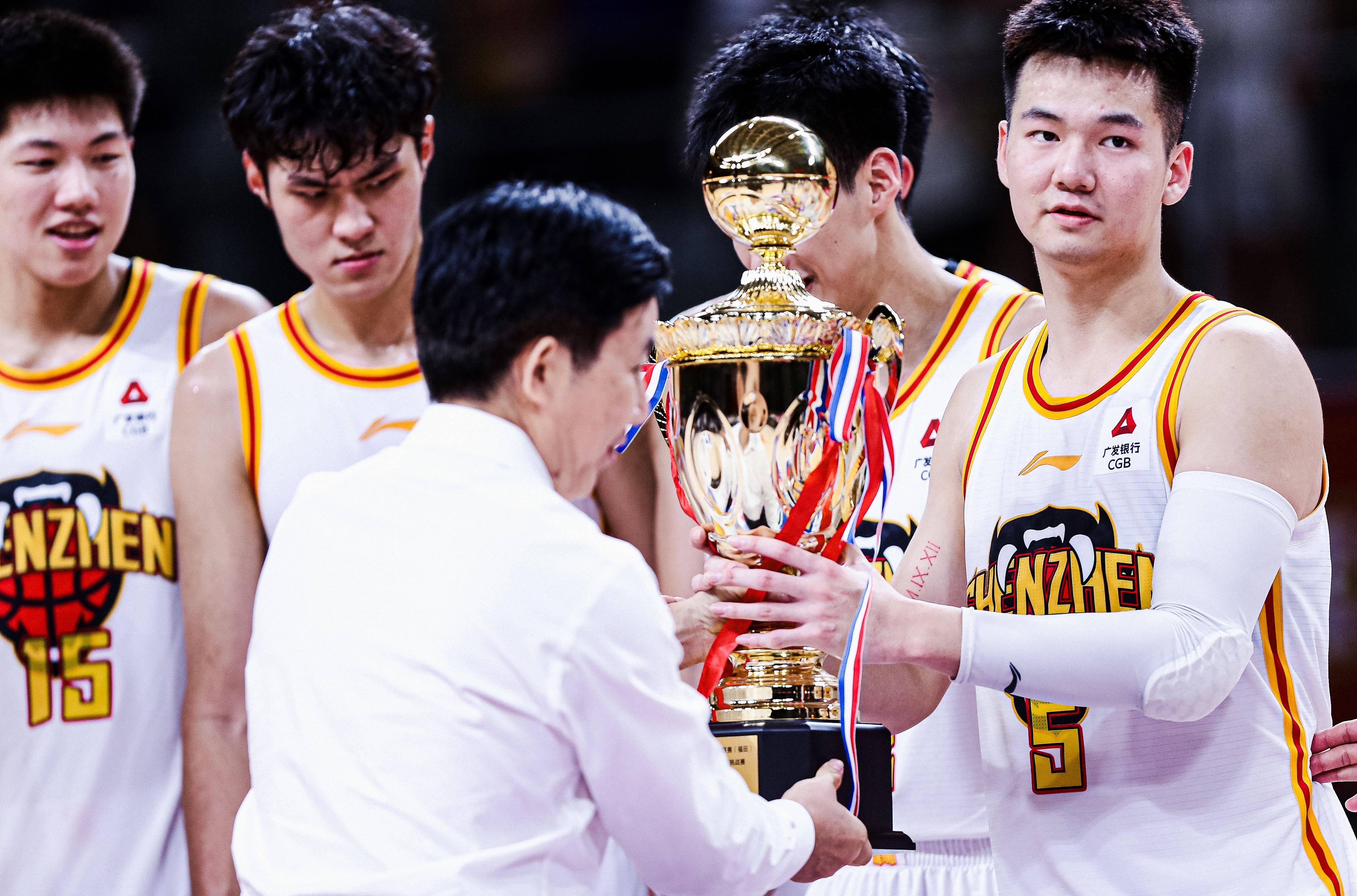 深圳男篮外援表现出色,助球队取得胜利 深圳男篮外援表现出色,助球队取得胜利