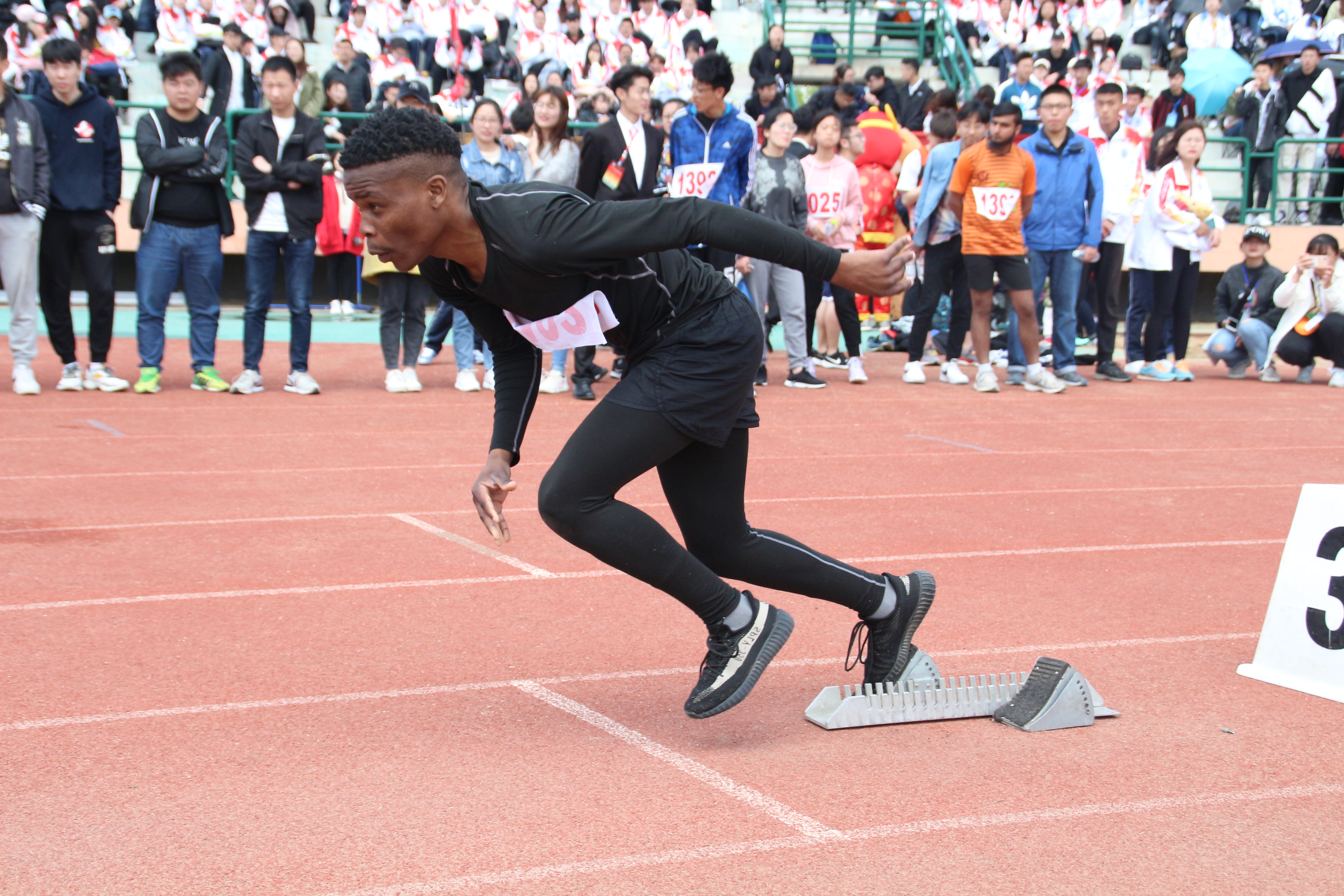 奥兰群岛巴林在国际赛场上互相竞技 奥兰群岛巴林在国际赛场上互相竞技