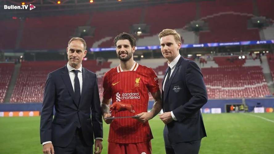 法兰克福球队在比赛中发挥出色,取得胜利 法兰克福球队在比赛中发挥出色,取得胜利