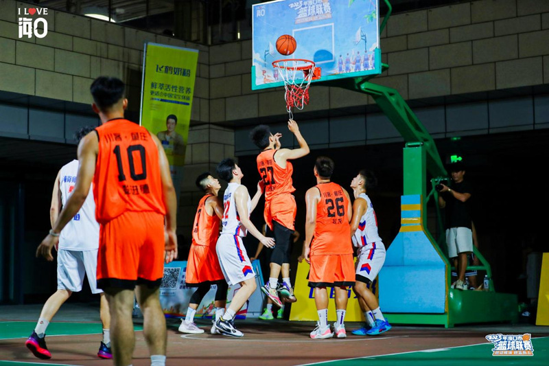 海南男篮在场上表现出色,成功赢下比赛 海南男篮在场上表现出色,成功赢下比赛