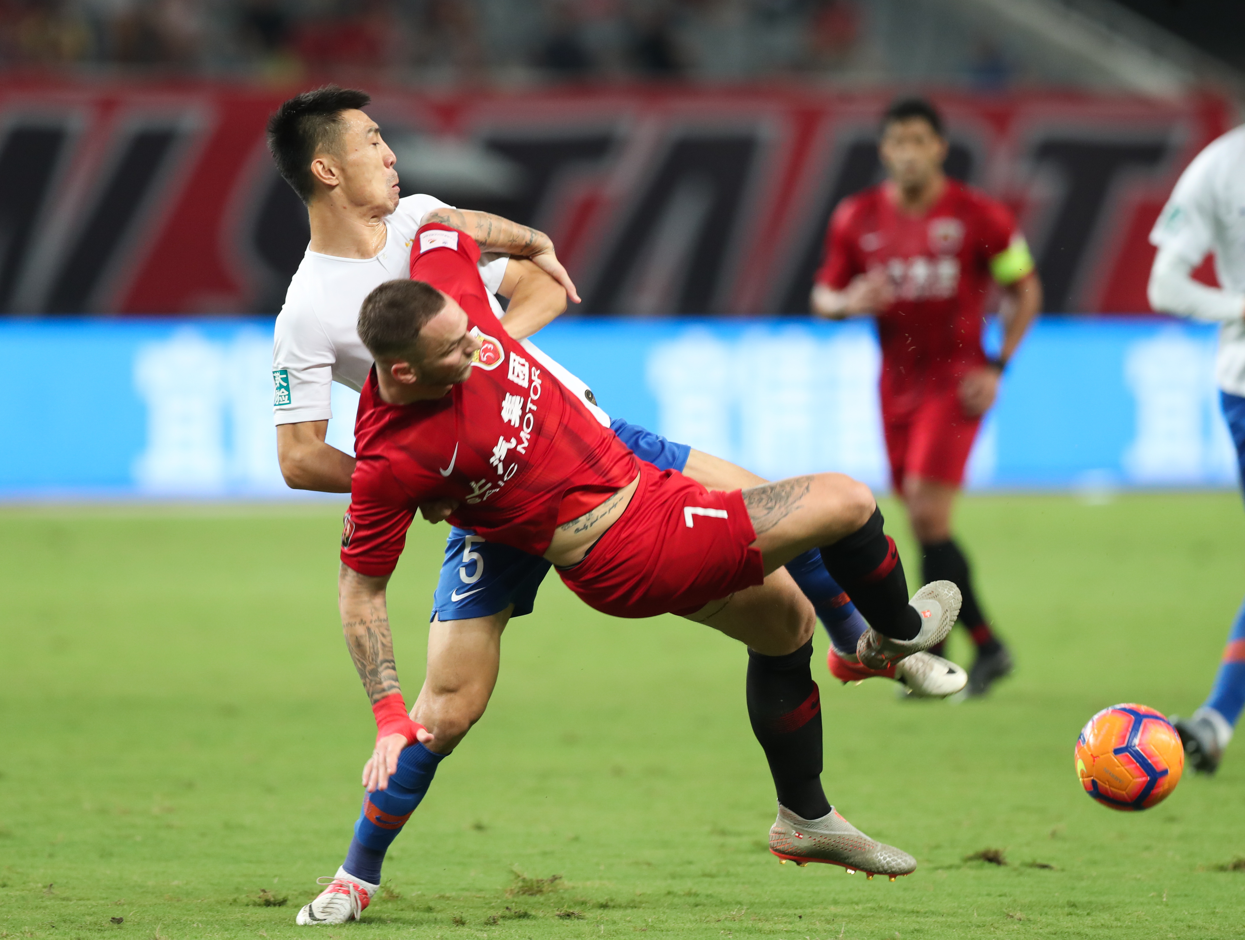 山东鲁能客场战胜上港，稳固前四位置