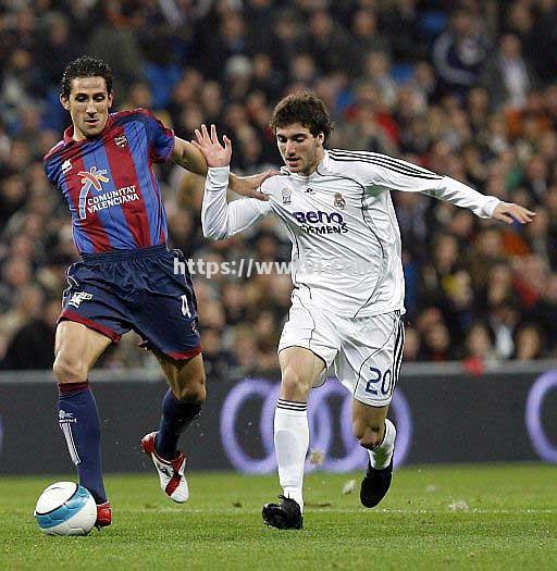 伊瓜因加盟西甲劲旅,或将成为球队锋线核心 伊瓜因加盟西甲劲旅,或将成为球队锋线核心