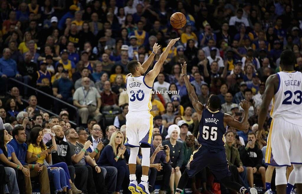 勇士胜雷霆,库里闪击44分再现神奇之 勇士胜雷霆,库里闪击44分再现神奇之