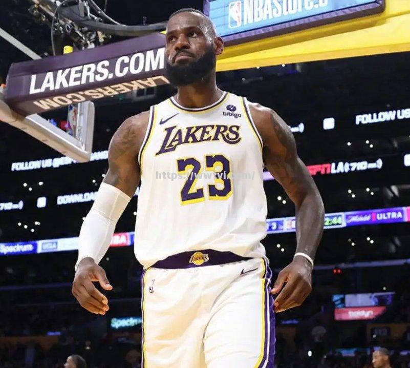 詹姆斯带领球队逆袭,骑士晋级下一轮 詹姆斯带领球队逆袭,骑士晋级下一轮