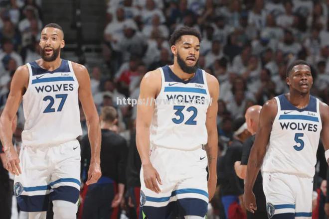 爵士队横扫太阳队,米切尔砍下40分! 爵士队横扫太阳队,米切尔砍下40分!