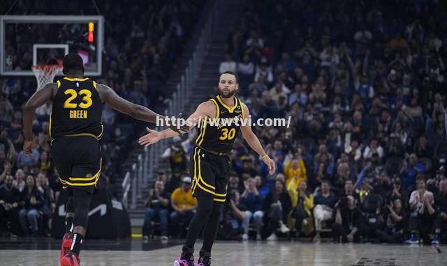 爵士队横扫太阳队,米切尔砍下40分! 爵士队横扫太阳队,米切尔砍下40分!