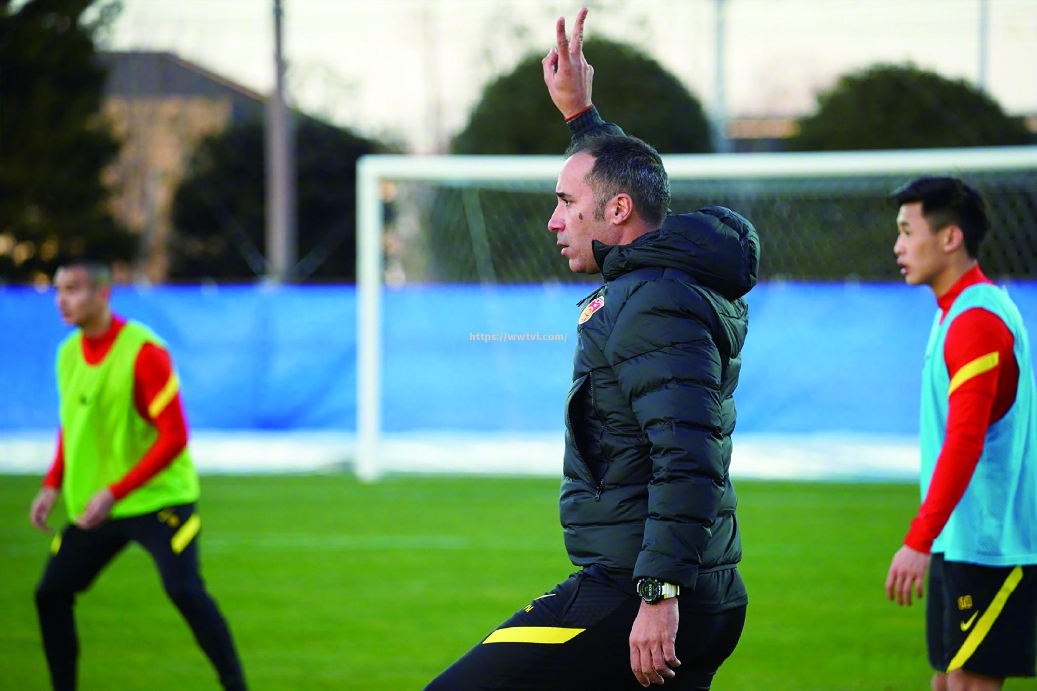 球队助教战术点评,引发热议 球队助教战术点评,引发热议