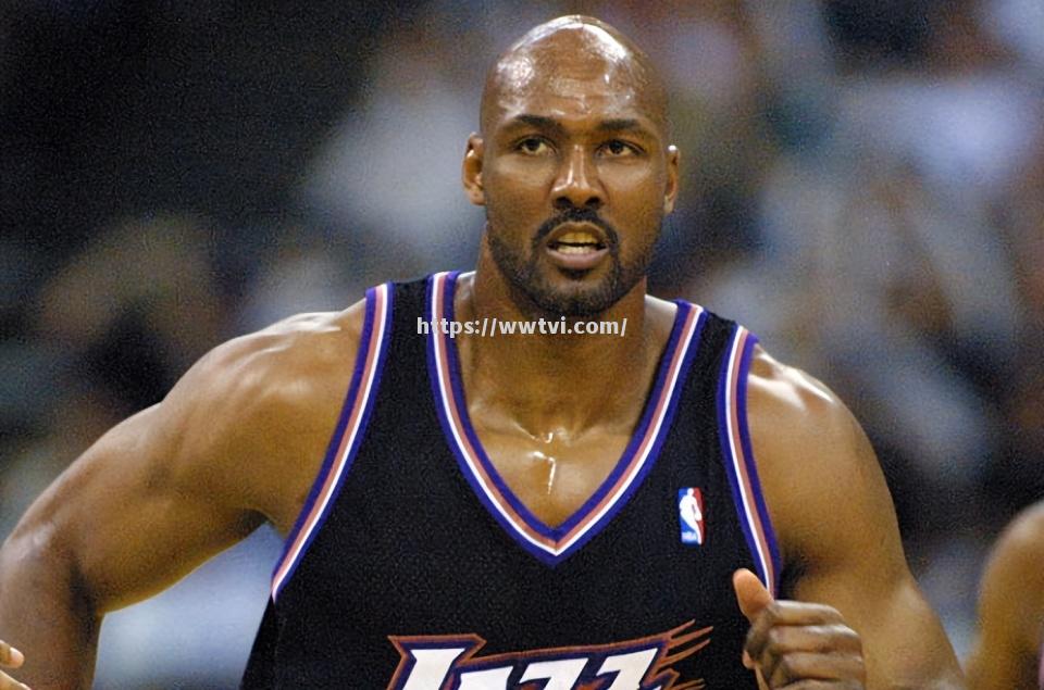 美国足球联赛明星获选为年度MVP 美国足球联赛明星获选为年度MVP