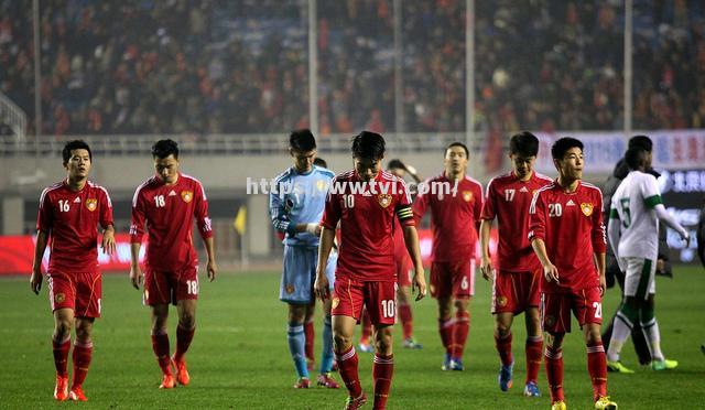 足球比赛集中火力掀起一轮激烈较量 足球比赛集中火力掀起一轮激烈较量