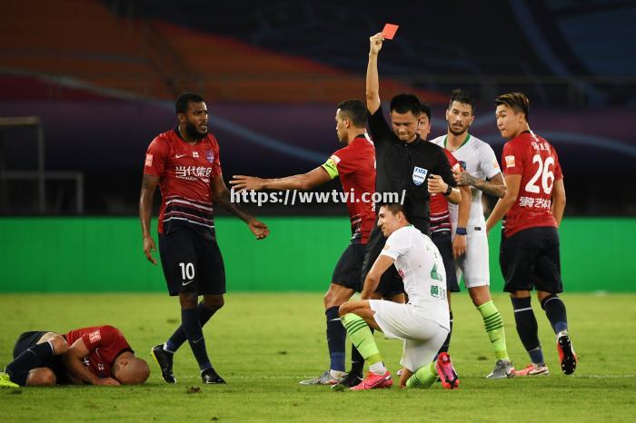 大连人终结连胜,青岛黄海防守犯错输球 大连人终结连胜,青岛黄海防守犯错输球