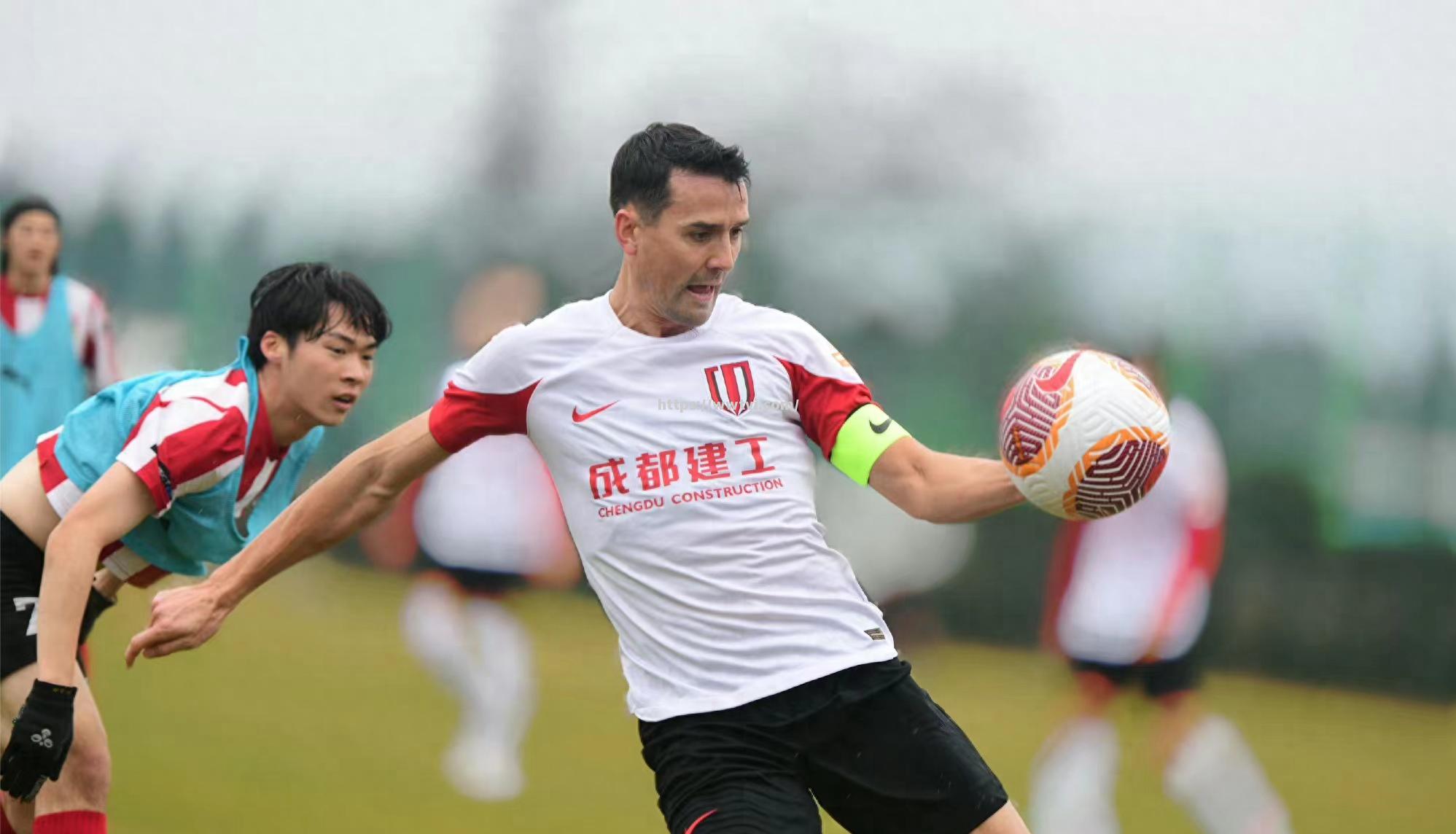 成都球队主场告捷,冲击联赛前列 成都球队主场告捷,冲击联赛前列