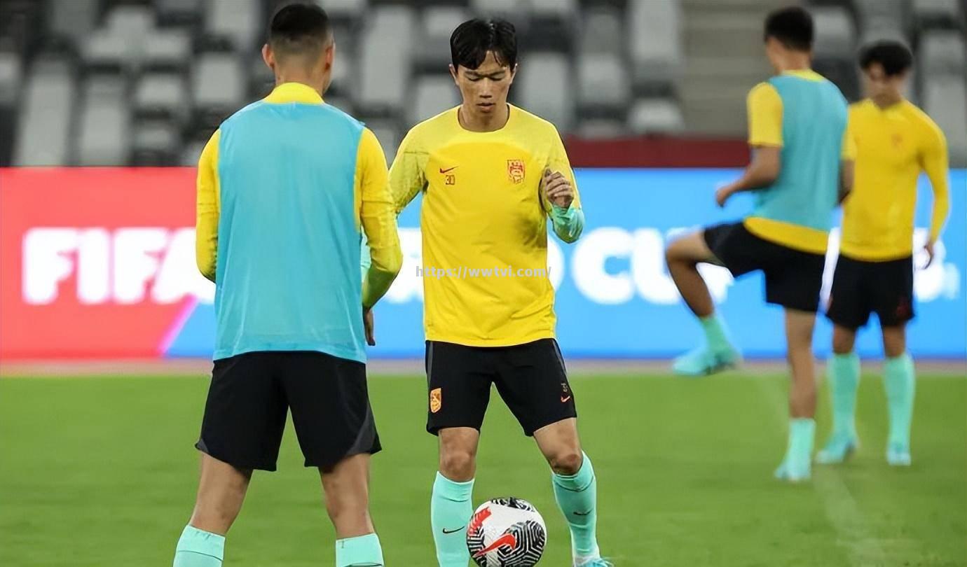 精彩纷呈!豪强对决引发球迷狂热 精彩纷呈!豪强对决引发球迷狂热