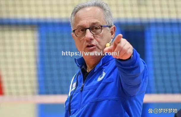 加拿大队主教练带领球队获得美洲锦标赛亚军 加拿大队主教练带领球队获得美洲锦标赛亚军