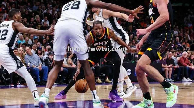 精彩孤掉的一幕瞬间令球迷们大呼过瘾,狂热欢呼 精彩孤掉的一幕瞬间令球迷们大呼过瘾,狂热欢呼