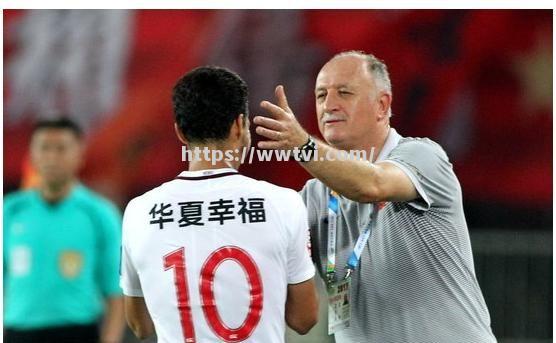 著名教练加盟球队,引起球迷热议 著名教练加盟球队,引起球迷热议