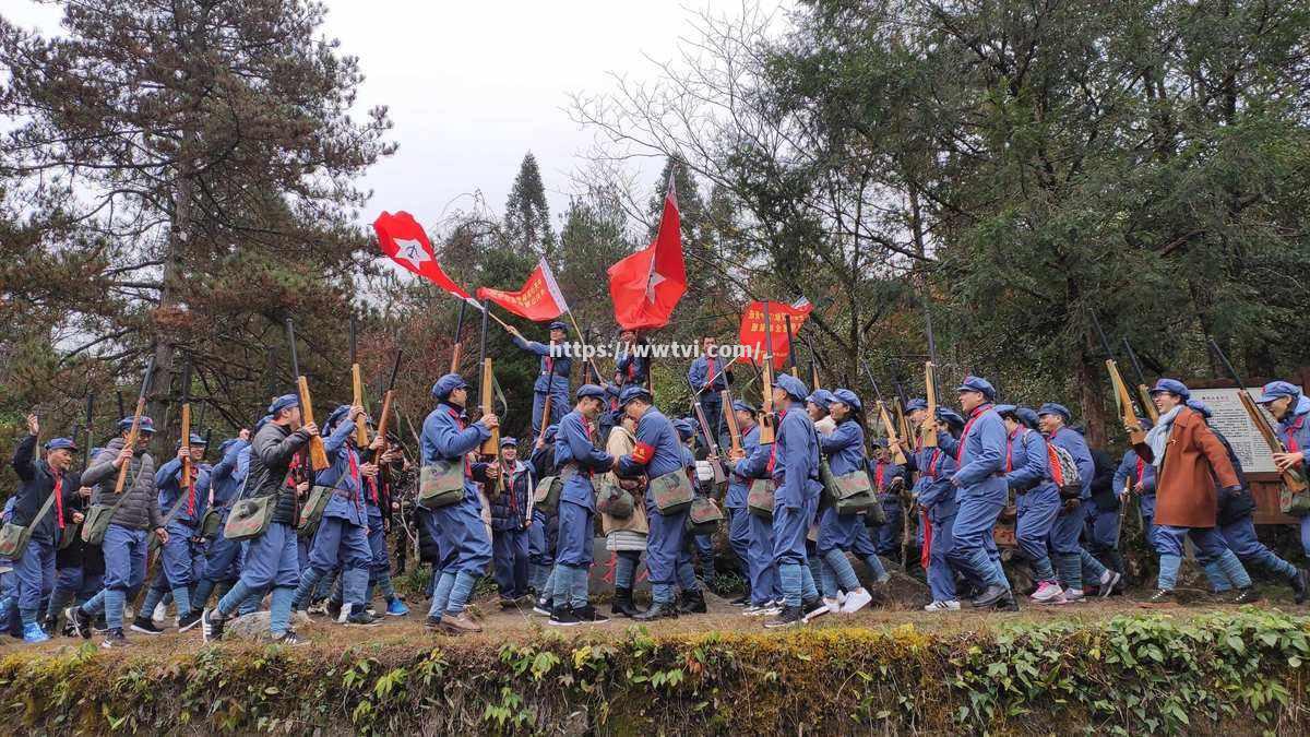 红军击败对手在比赛中取得胜利 红军击败对手在比赛中取得胜利