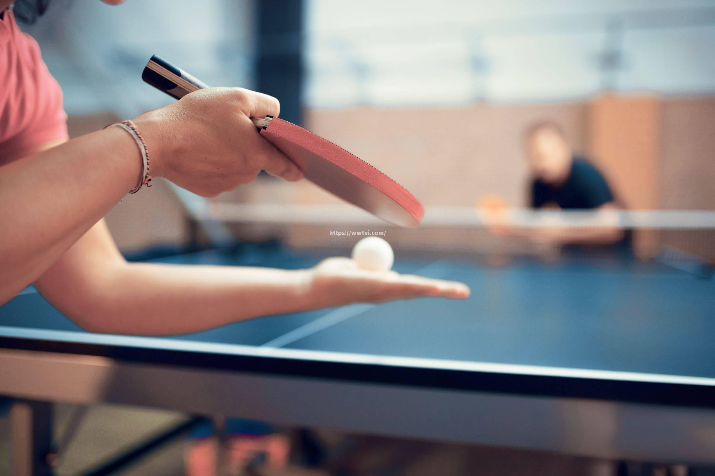 精妙抢球!球员展现高超技巧 精妙抢球!球员展现高超技巧