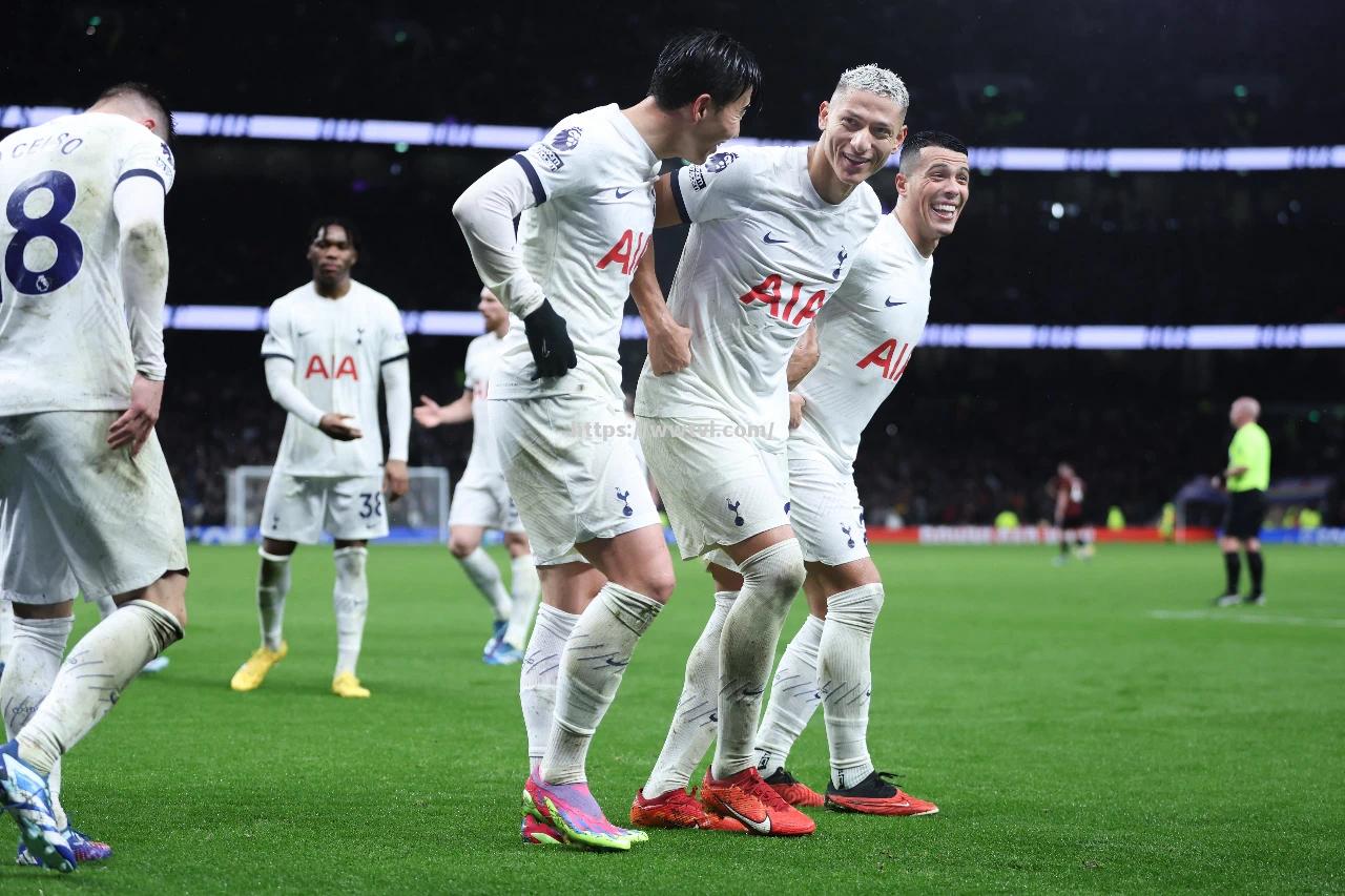 皇马PK曼联,西甲英超巅峰对决引爆全场 皇马PK曼联,西甲英超巅峰对决引爆全场