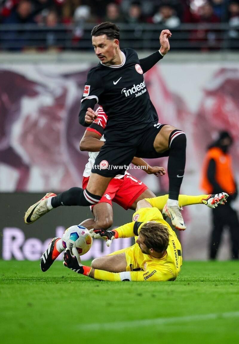 法兰克福战平对手,积分榜上止步不前 法兰克福战平对手,积分榜上止步不前