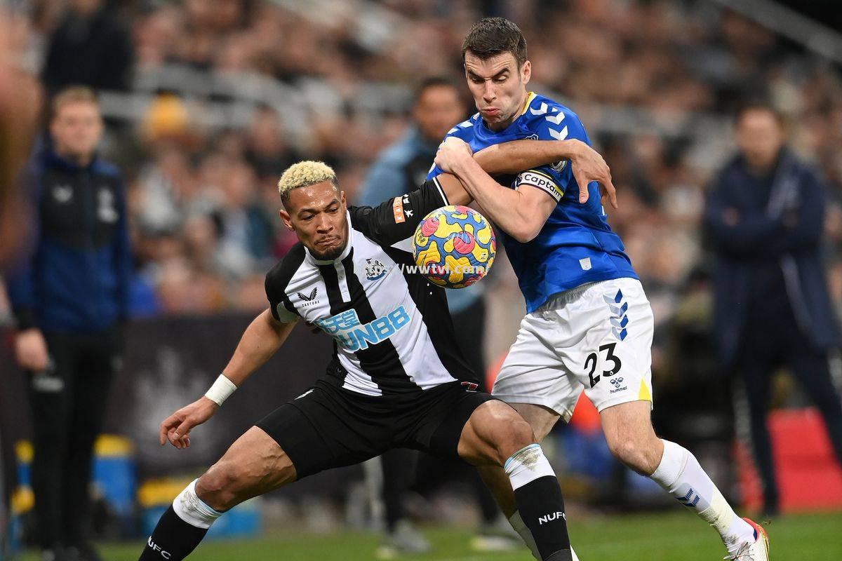 纽卡斯尔联客场1-4惨败埃弗顿! 纽卡斯尔联客场1-4惨败埃弗顿!