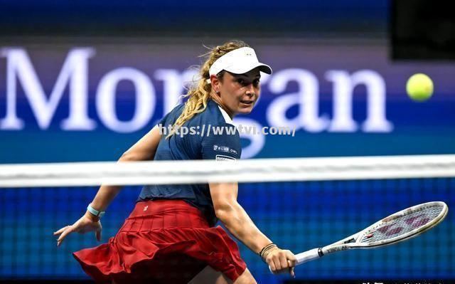 比赛如火如荼,女足球员展现顽强意志 比赛如火如荼,女足球员展现顽强意志