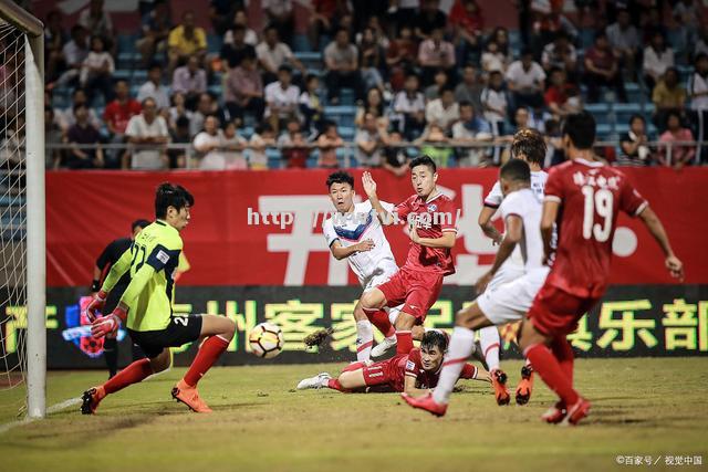 精彩对决再现赛场,球员技术精湛 精彩对决再现赛场,球员技术精湛