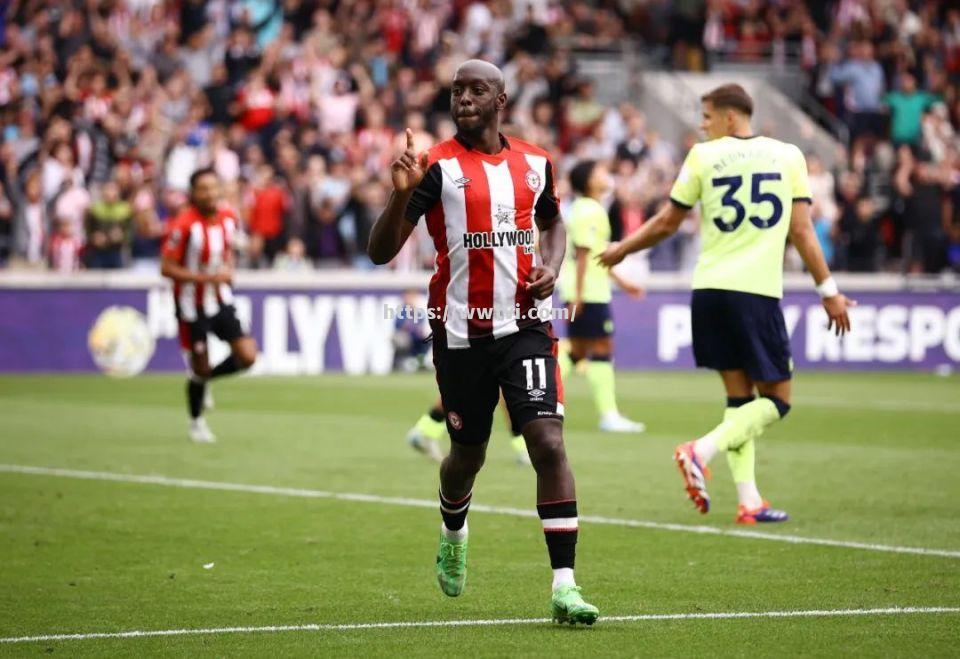 曼城主场小胜南安普顿,继续领跑积分榜 曼城主场小胜南安普顿,继续领跑积分榜