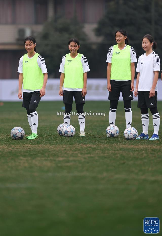 比利时女足比赛集训初见成效 比利时女足比赛集训初见成效