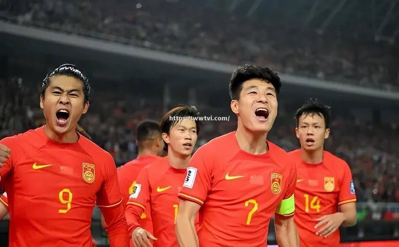 比赛中队员们紧密配合,形成默契无间 比赛中队员们紧密配合,形成默契无间