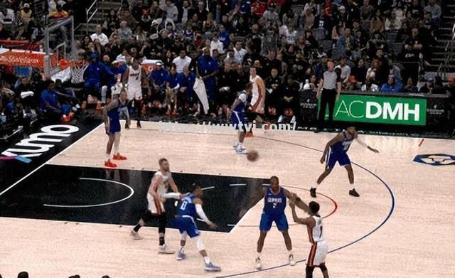 快船队球员领衔明星阵容,为球队赢得荣誉 快船队球员领衔明星阵容,为球队赢得荣誉