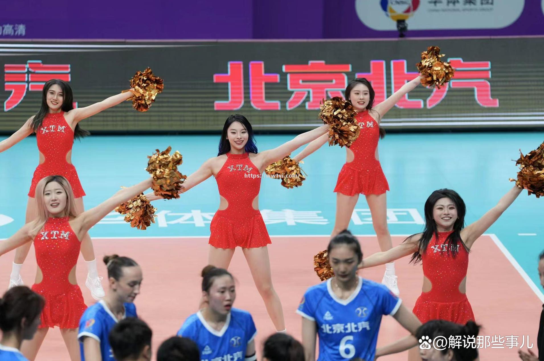 锦标赛代表团人气旺,球迷热情高涨 锦标赛代表团人气旺,球迷热情高涨