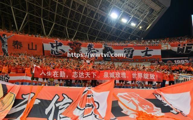 锦标赛代表团人气旺,球迷热情高涨 锦标赛代表团人气旺,球迷热情高涨