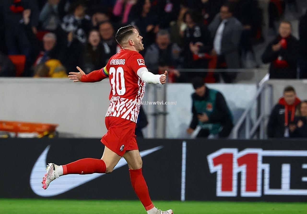 集体发挥不佳,弗赖堡主场遭遇惨败 集体发挥不佳,弗赖堡主场遭遇惨败