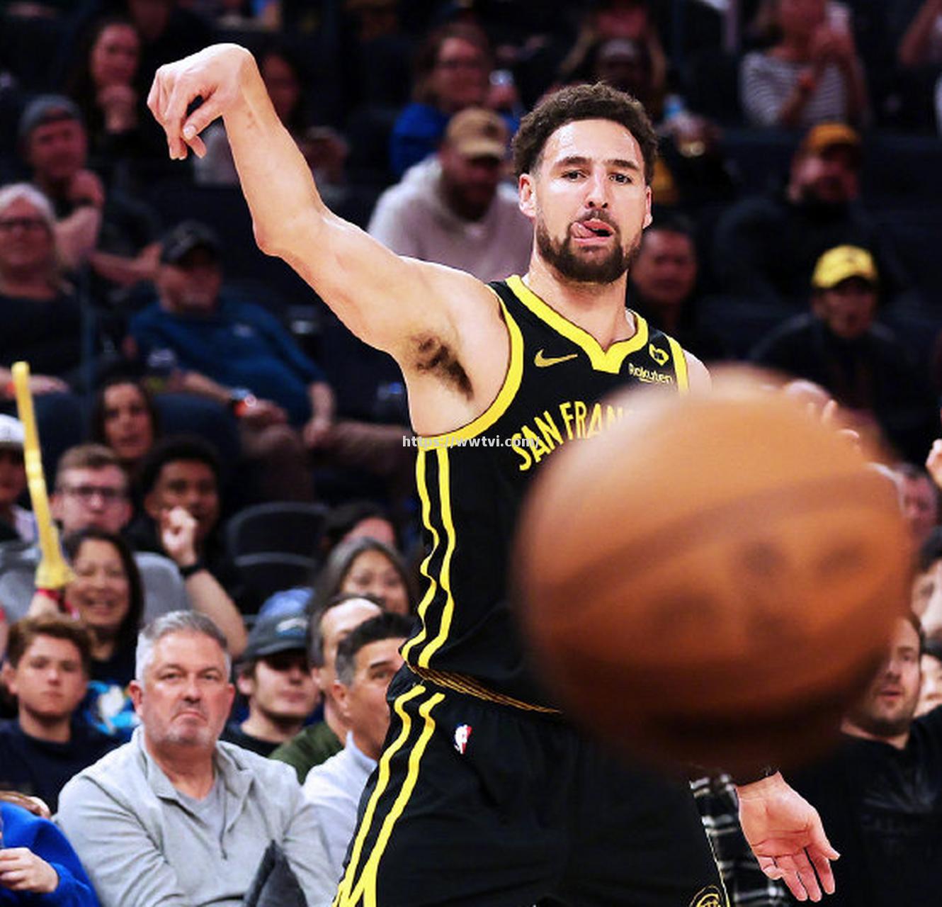 步行者球队备战关键时刻,准备迎接下一场强敌 步行者球队备战关键时刻,准备迎接下一场强敌