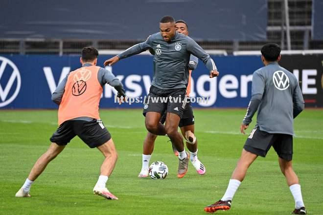 匈牙利主场失利,晋级冲击梦碎一地狼藉 匈牙利主场失利,晋级冲击梦碎一地狼藉