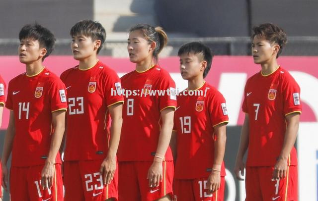 闪耀舞台的女足运动员:全情投入赛场角逐 闪耀舞台的女足运动员:全情投入赛场角逐