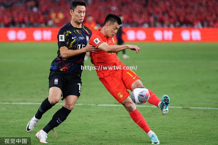 热血飞扬!国内足球赛场激烈角逐燃情 热血飞扬!国内足球赛场激烈角逐燃情