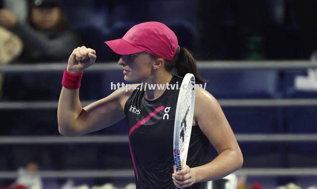 波兰传奇球星助攻,演绎精彩进球 波兰传奇球星助攻,演绎精彩进球