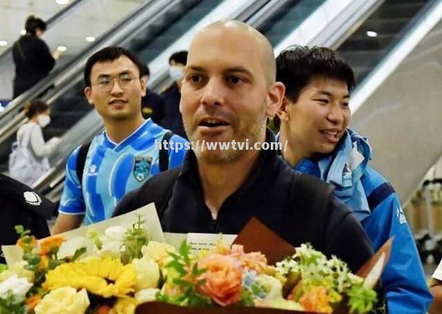 巴萨苦遭阿贾克斯压制,提前灰溜溜出局 巴萨苦遭阿贾克斯压制,提前灰溜溜出局