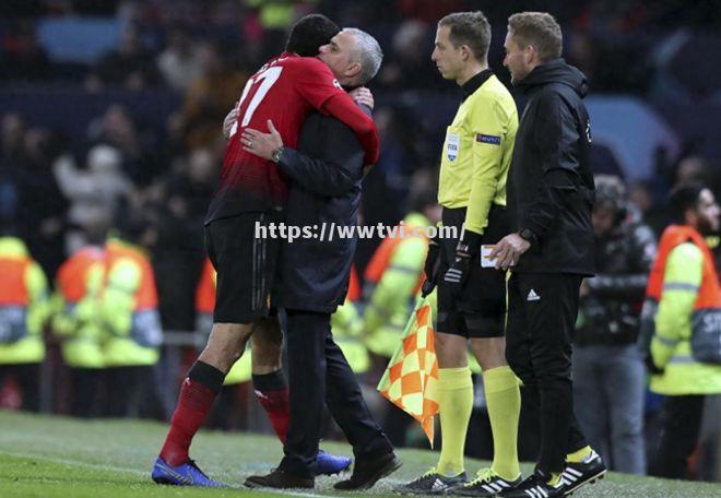 穆里尼奥赞扬球员在场上的表现 穆里尼奥赞扬球员在场上的表现