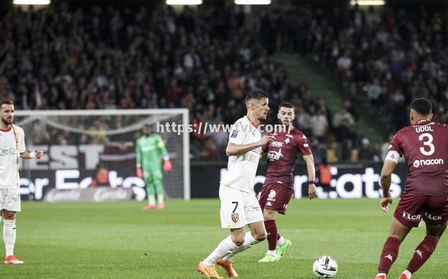 拉齐奥客场大胜,前四位置坚挺可靠 拉齐奥客场大胜,前四位置坚挺可靠