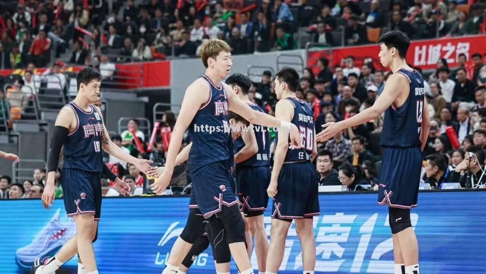 广东男篮大胜山东队,继续领跑积分榜 广东男篮大胜山东队,继续领跑积分榜