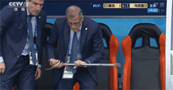 足球世界动态更新：强队高光表现成焦点