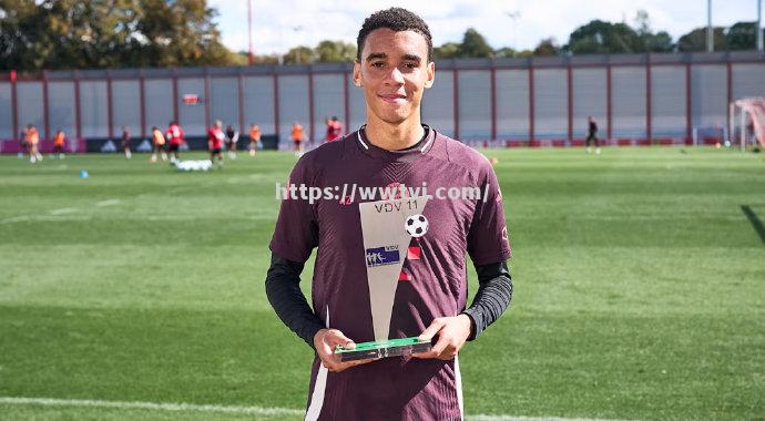 拜仁慕尼黑队员接受采访谈赛季规划 拜仁慕尼黑队员接受采访谈赛季规划