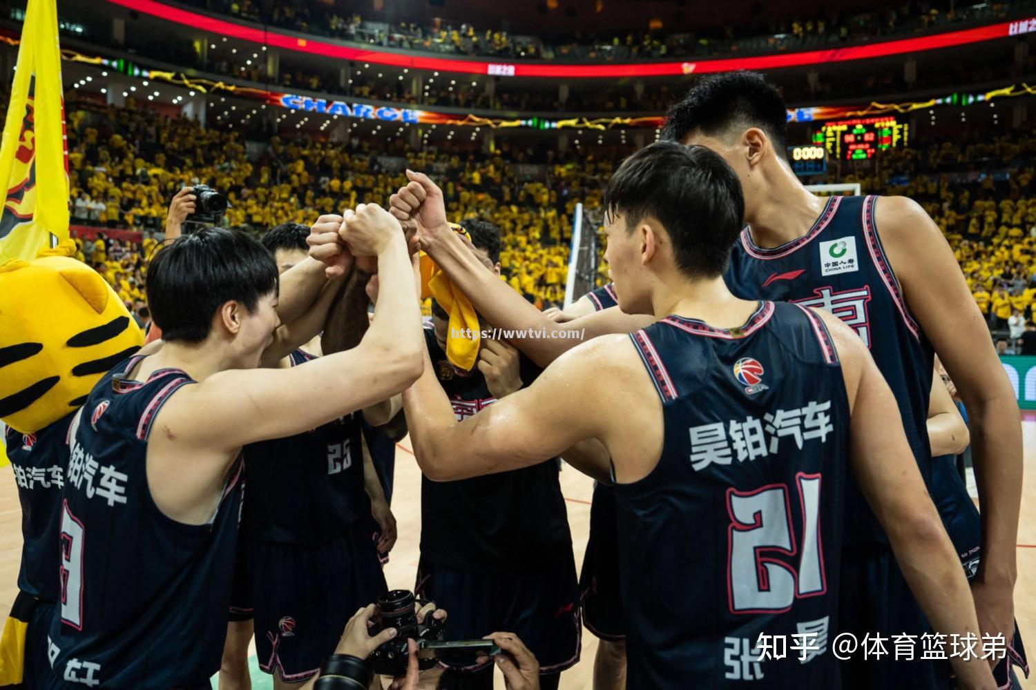 三连胜引发热议,中国球队士气高涨晋级四强 三连胜引发热议,中国球队士气高涨晋级四强